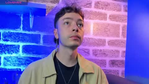 Snapshot of noah_ricci_ chatting on 09.18.25    online show from 09.18.25