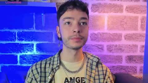 Snapshot of noah_ricci_ chatting on 09.25.25    online show from 09.25.25