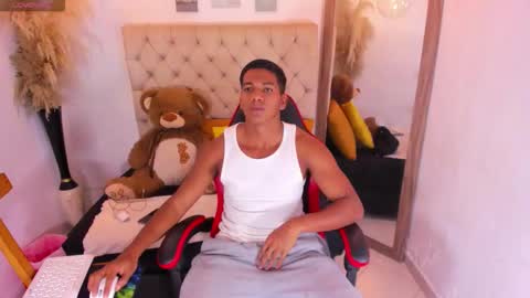 N O AH - S T H O  N E online show from 01.19.26