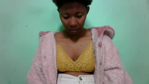 Snapshot of noellah chatting on 10.06.25 noellah online show from 10.06.25