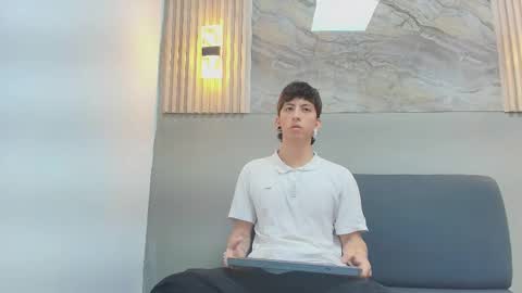 Snapshot of noha_crayg chatting on 10.20.25 NOHA online show from 10.20.25