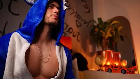 Snapshot of noha_miler chatting on 10.11.25 kevin online show from 10.11.25