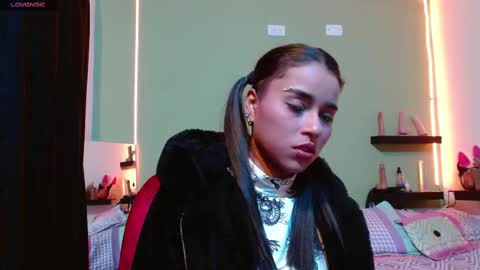 Noha Thomson online show from 02.13.25