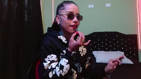 Noha Thomson online show from 10.04.25