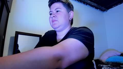 Snapshot of noha_whiite chatting on 11.06.25 Noha online show from 11.06.25