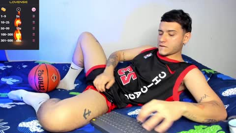 Snapshot of noha_white chatting on 12.10.24 Noha online show from 12.10.24