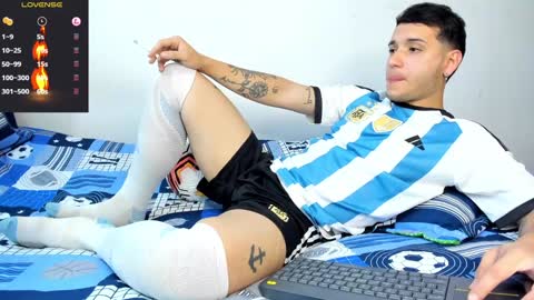 Snapshot of noha_white chatting on 12.23.24 Noha online show from 12.23.24