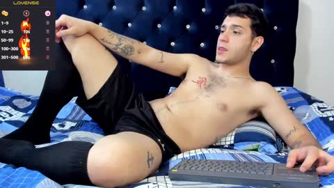 Snapshot of noha_white chatting on 02.03.25 Noha online show from 02.03.25