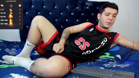 Snapshot of noha_white chatting on 02.05.25 Noha online show from 02.05.25