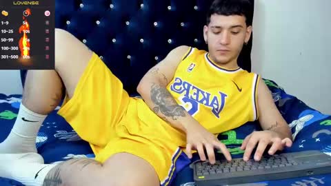 Snapshot of noha_white chatting on 02.10.25 Noha online show from 02.10.25