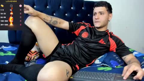 Snapshot of noha_white chatting on 02.22.25 Noha online show from 02.22.25