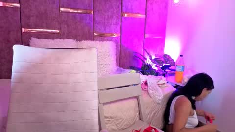 Snapshot of noirlili chatting on 10.27.25 noirlili online show from 10.27.25