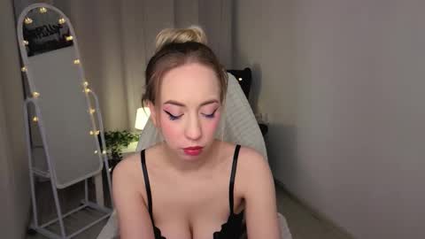 Snapshot of noirnymphh chatting on 02.16.26 Isabelle online show from 02.16.26