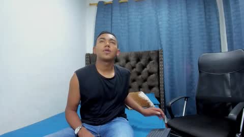 Nolven Gray online show from 09.17.25
