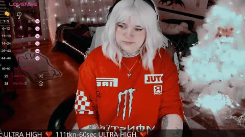 Snapshot of noori_hope chatting on 12.30.24 Noori online show from 12.30.24