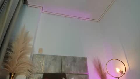 Nora Da Silva online show from 10.04.25