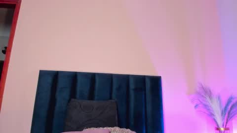 Nora Da Silva online show from 10.22.25