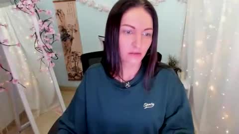 Nora online show from 04.13.26