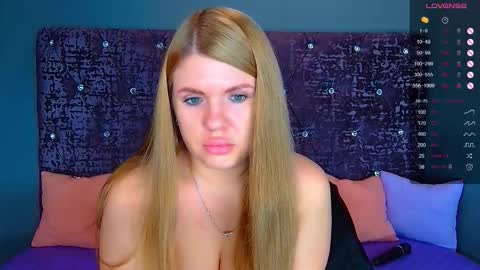 Snapshot of norabigas chatting on 10.05.25 Nora online show from 10.05.25