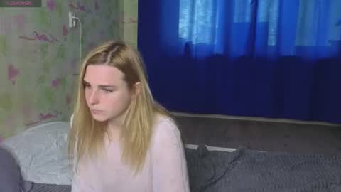 Snapshot of noradunn chatting on 06.15.26 Elina online show from 06.15.26