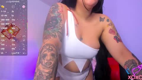 noraloux1 online show from 10.24.25