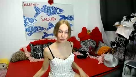Snapshot of noraohgreys chatting on 06.12.26 Nora online show from 06.12.26
