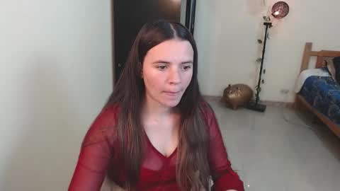 Snapshot of noreen_ chatting on 12.18.24 noreen_ online show from 12.18.24