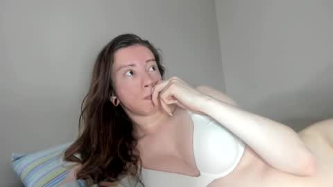 Emily snow online show from 12.04.24