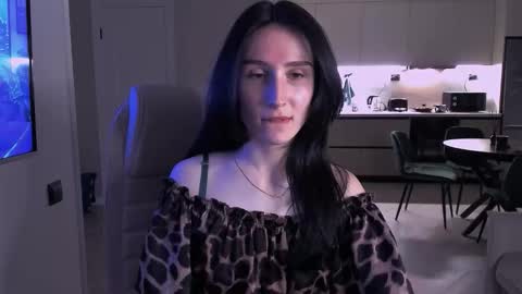 Hazel online show from 11.08.25