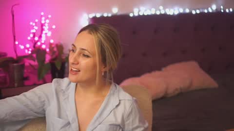 Snapshot of notamericanpie23 chatting on 12.14.24 Tina online show from 12.14.24