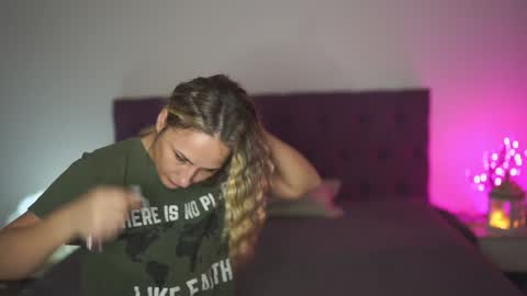 Snapshot of notamericanpie23 chatting on 01.01.25 Tina online show from 01.01.25