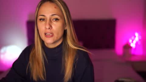 Snapshot of notamericanpie23 chatting on 01.10.25 Tina online show from 01.10.25