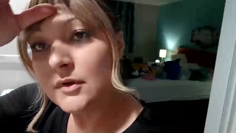 Snapshot of notouchmami chatting on 09.21.25 notouchmami online show from 09.21.25