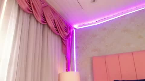 Snapshot of nova_ross chatting on 09.30.25 nova_ross online show from 09.30.25