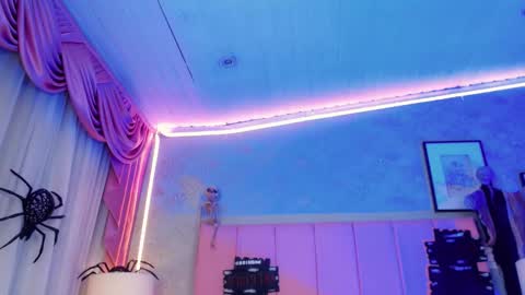 Snapshot of nova_ross chatting on 10.25.25 nova_ross online show from 10.25.25