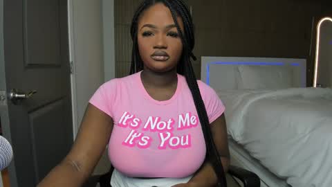 Snapshot of novacandy chatting on 09.27.25 Nova online show from 09.27.25