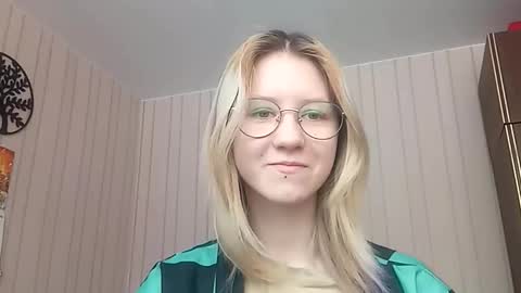 Snapshot of novellahartig chatting on 02.06.26 Sari It is my first day online show from 02.06.26