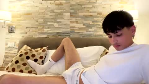 Snapshot of noxnude chatting on 05.25.26 noxnude online show from 05.25.26