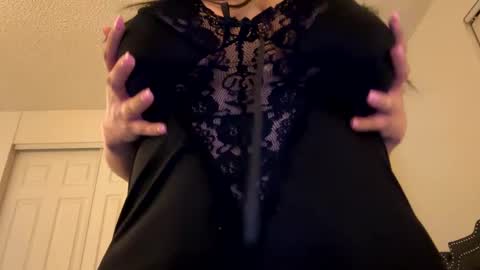 Snapshot of numb__nut chatting on 01.01.25 numb__nut online show from 01.01.25