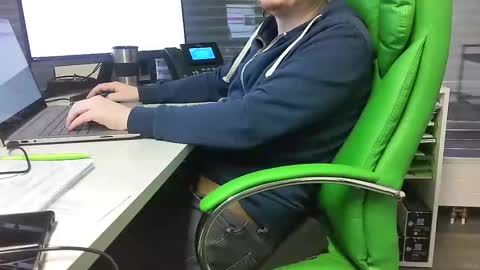 Snapshot of numlove chatting on 02.10.25 Slave for Mistress and Master online show from 02.10.25