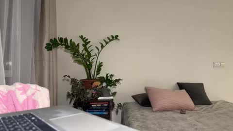 nura_foxx online show from 10.03.25