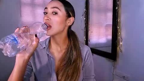 Snapshot of nycole_1988 chatting on 10.28.25 Nycole online show from 10.28.25