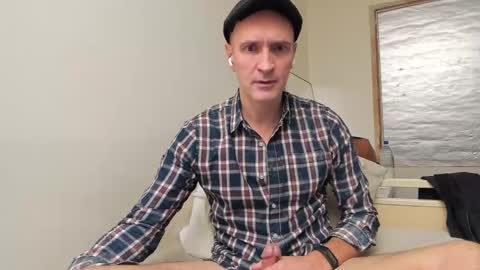 Snapshot of nyhudsonvalleyfun chatting on 10.23.25 HudsonValleyNYfun online show from 10.23.25