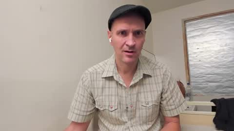 Snapshot of nyhudsonvalleyfun chatting on 11.11.25 HudsonValleyNYfun online show from 11.11.25