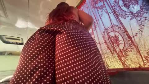 Snapshot of nympharabelle chatting on 10.14.25 Creamy Grapefruit online show from 10.14.25