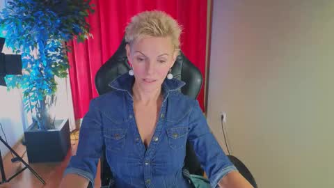 Snapshot of nymphvariety chatting on 10.03.25 nymphvariety online show from 10.03.25