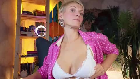 Snapshot of nymphvariety chatting on 10.05.25 nymphvariety online show from 10.05.25