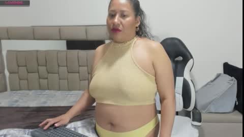 nyomi browm online show from 03.05.25