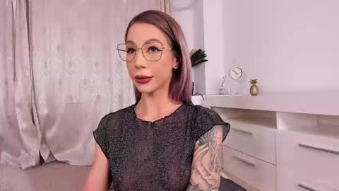 nyrobinova online show from 12.09.24