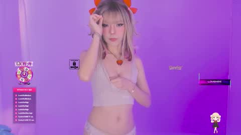 Snapshot of nyvy chatting on 11.11.25 nyvy online show from 11.11.25